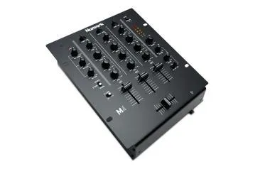 Numark M4 DJ keverő, 3 ch, 4/6 line kapcsolható, 2 phono, 1 mic, 3 sávos EQ, Kill