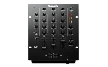 Numark M4 DJ keverő, 3 ch, 4/6 line kapcsolható, 2 phono, 1 mic, 3 sávos EQ, Kill