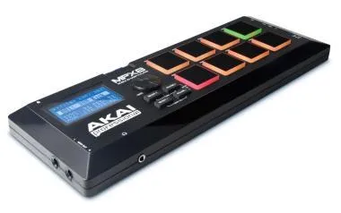 Akai Pro MPX8 USB/MIDI Laptop Pad Controller, 8 pad, 4 bank, 8 Q-link kontroller, SD kártya