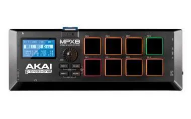 Akai Pro MPX8 USB/MIDI Laptop Pad Controller, 8 pad, 4 bank, 8 Q-link kontroller, SD kártya