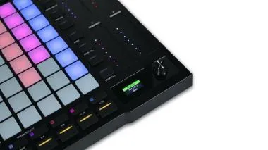 Akai Pro APC64 USB/MIDI vezérlő, Ableton Live Lite 11, 64 RGB pad, 8 érintő csík