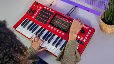 Akai Pro MPC Key 37 szoftver vezérlő, 37 billentyű, aftertouch, 16 pad, standalone, 7\