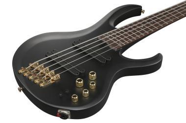 Ibanez BTB605LM-BKF multiscale elektromos basszusgitár 5 húros, Black Flat Light-Angled színben