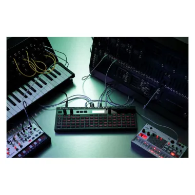 KORG KG-SQ64 polifónikus szekvenszer, 64 nyomógomb, MIDI, CV, SYNC, TRIGGER, USB