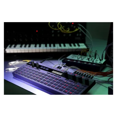 KORG KG-SQ64 polifónikus szekvenszer, 64 nyomógomb, MIDI, CV, SYNC, TRIGGER, USB