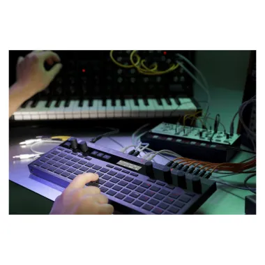 KORG KG-SQ64 polifónikus szekvenszer, 64 nyomógomb, MIDI, CV, SYNC, TRIGGER, USB