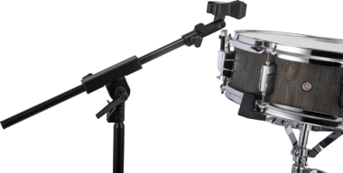 Hercules MS520BPRO Mikrofonállvány, PRO sorozat, 65,5 cm, teleszkópos gémmel, háromlábú talp, dobokhoz / erősítőkhöz