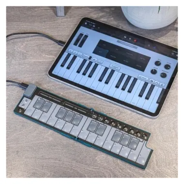 KORG KG-NKEYFDBK 25 billentyűs, USB MIDI-vezérlő, fekete, összehajtható
