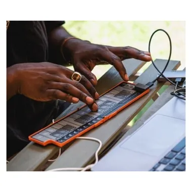 KORG KG-NKEYFDLO 25 billentyűs, USB MIDI-vezérlő, narancs, összehajtható