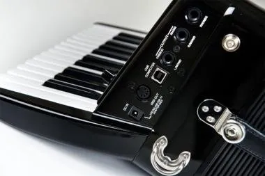 Roland FR-1X BK digitális tangóharmonika beépített hangszóróval - fekete