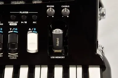 Roland FR-4X BK digitális tangóharmonika beépített hangszóróval - fekete