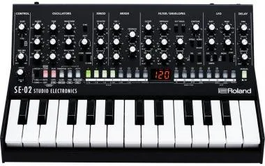 Roland SE-02 Boutique analóg szintetizátor
