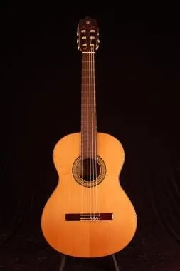 Alhambra ALH-3C LHAlhambra Gitár 3 C Cédrus, mahagóni, indiai rózsafa fogólap. 2 oldalú szegélyezés,