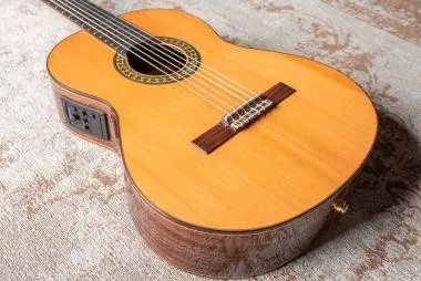 Alhambra ALH-5P E1Alhambra Gitár 5 P Cédrus, indiai rózsafa, ébenfa fogólap, Fishman előerőstő (E2)