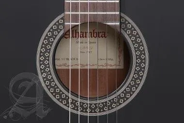 Alhambra ALH-1C Black SatinAlhambra Gitár 1 C Black Satin, cédrus, mahagóni fekete szín,indiai rózsa