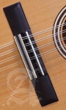 Alhambra ALH-B-2C OPAlhambra Gitár B-2 OP cédrus, mahagóni, indiai rózsafa fogólap