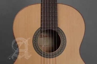 Alhambra ALH-2F PickguardAlhambra Gitár Cédrus, Tömör juhar, fügefa, indiai rózsafa fogólap (Flamenc