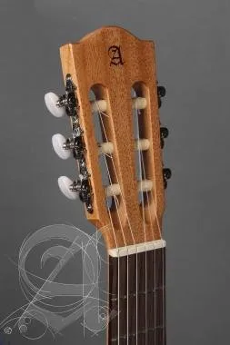 Alhambra ALH-2F PickguardAlhambra Gitár Cédrus, Tömör juhar, fügefa, indiai rózsafa fogólap (Flamenc
