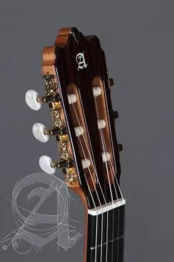 Alhambra ALH-4F PickguardAlhambra Gitár Tömör lucfenyő, fügefa, ébenfa fogólap, orange lakk, átlátsz