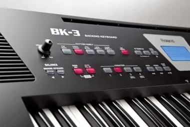 Roland BK-3 szintetizátor bővíthető kísérlet-automatikás beépített hangszóróval 61 billentyű
