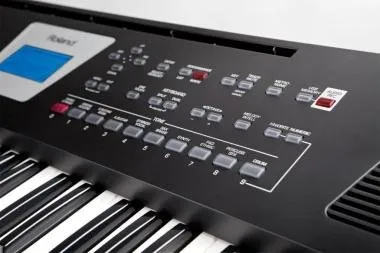 Roland BK-3 szintetizátor bővíthető kísérlet-automatikás beépített hangszóróval 61 billentyű